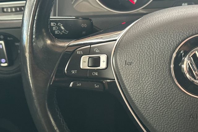 Used 2016 Volkswagen e-Golf SEL Premium w/ Driver Assistance Package image 28