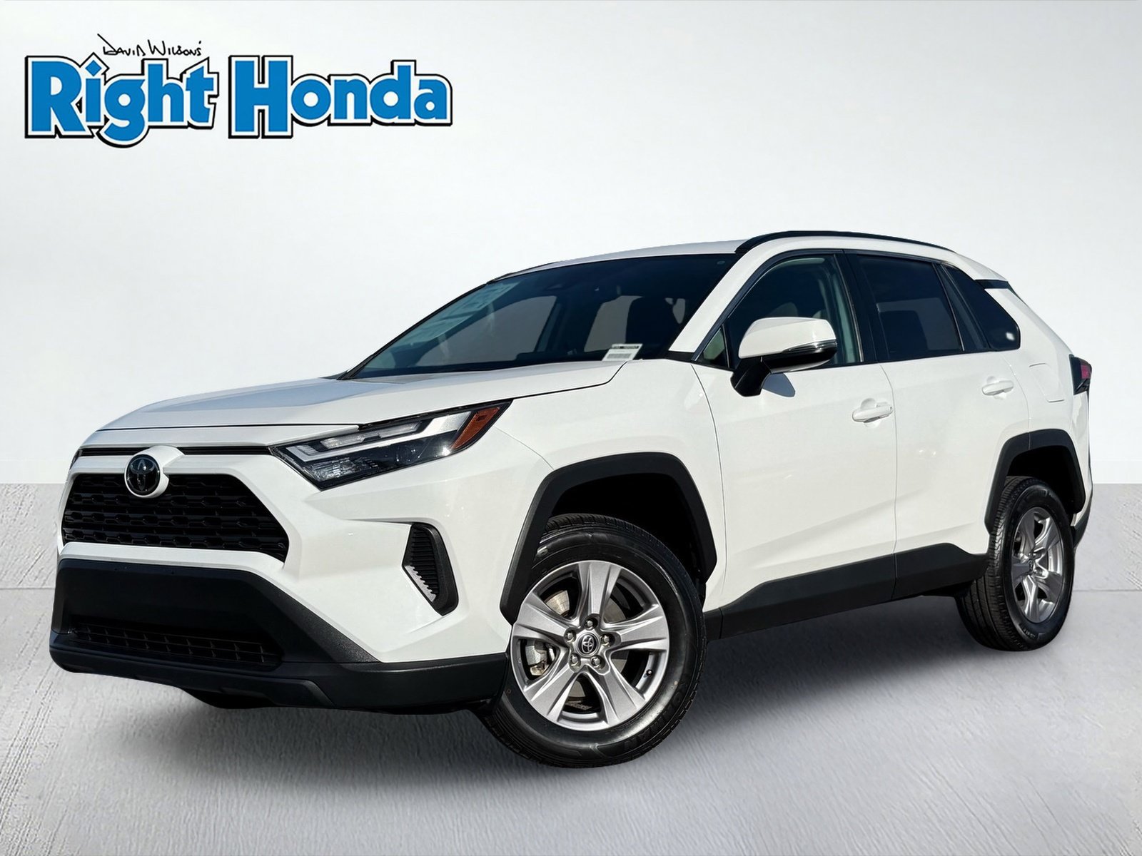 Used 2025 Toyota RAV4 XLE AWD/4WD image 2