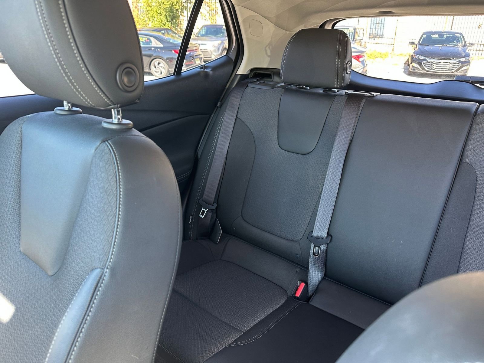 Used 2025 Buick Encore GX Preferred image 37