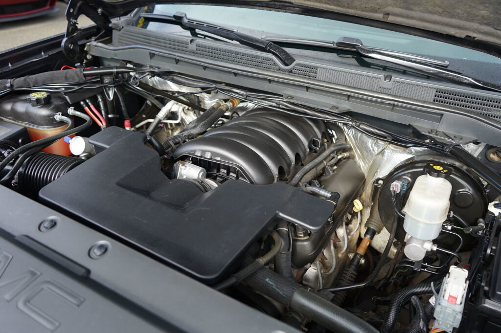 Used 2014 GMC Sierra 1500 SLE w/ Suspension Package, Off-Road image 9