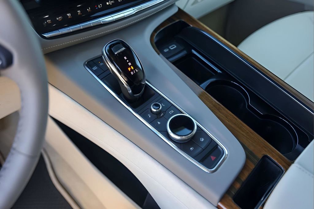 Certified 2024 Cadillac Escalade Premium Luxury Platinum w/ Heavy-Duty Trailer Package image 20