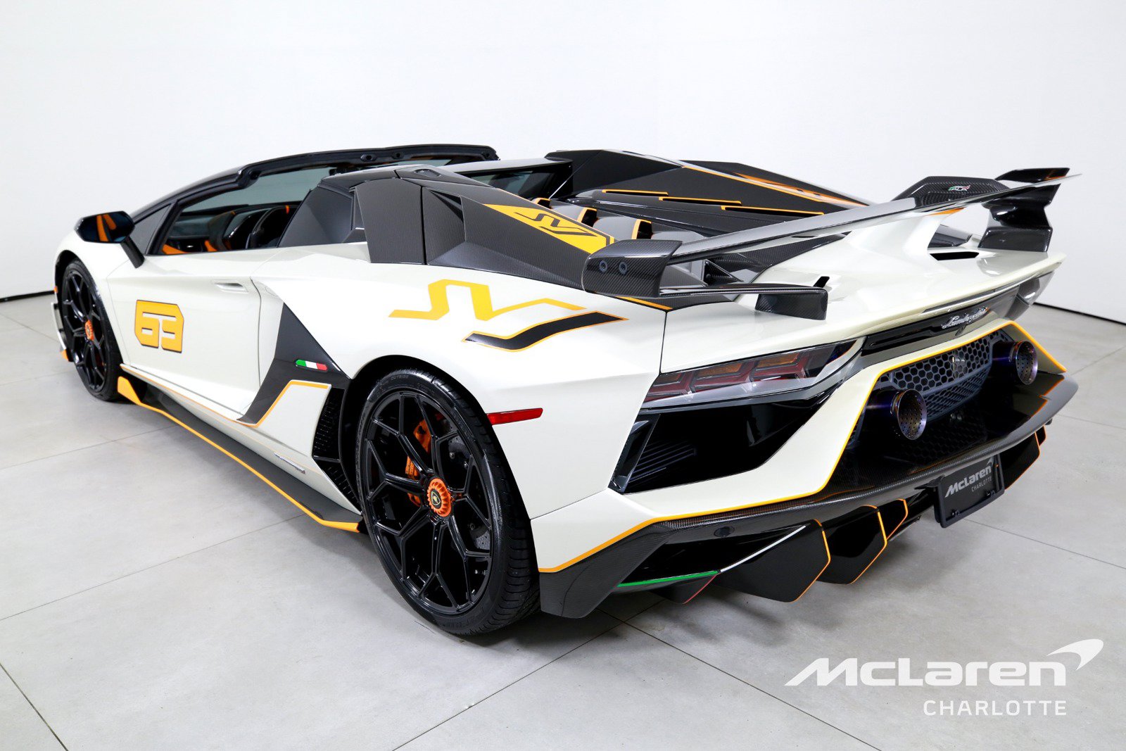Used 2021 Lamborghini Aventador SVJ AWD/4WD image 8
