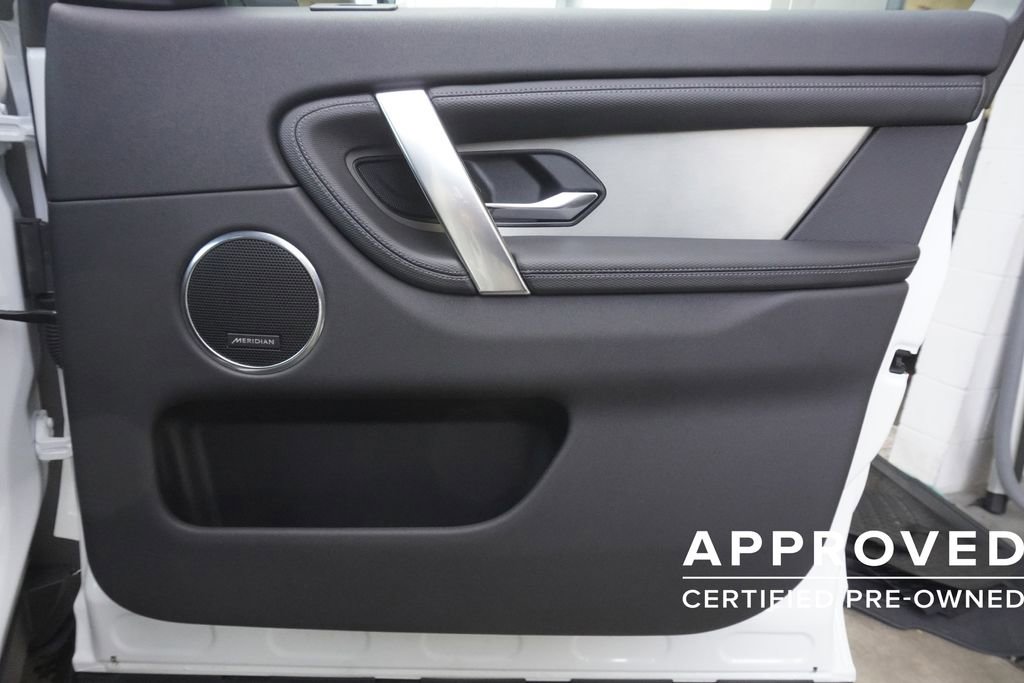 Used 2025 Land Rover Discovery Sport Dynamic SE image 21