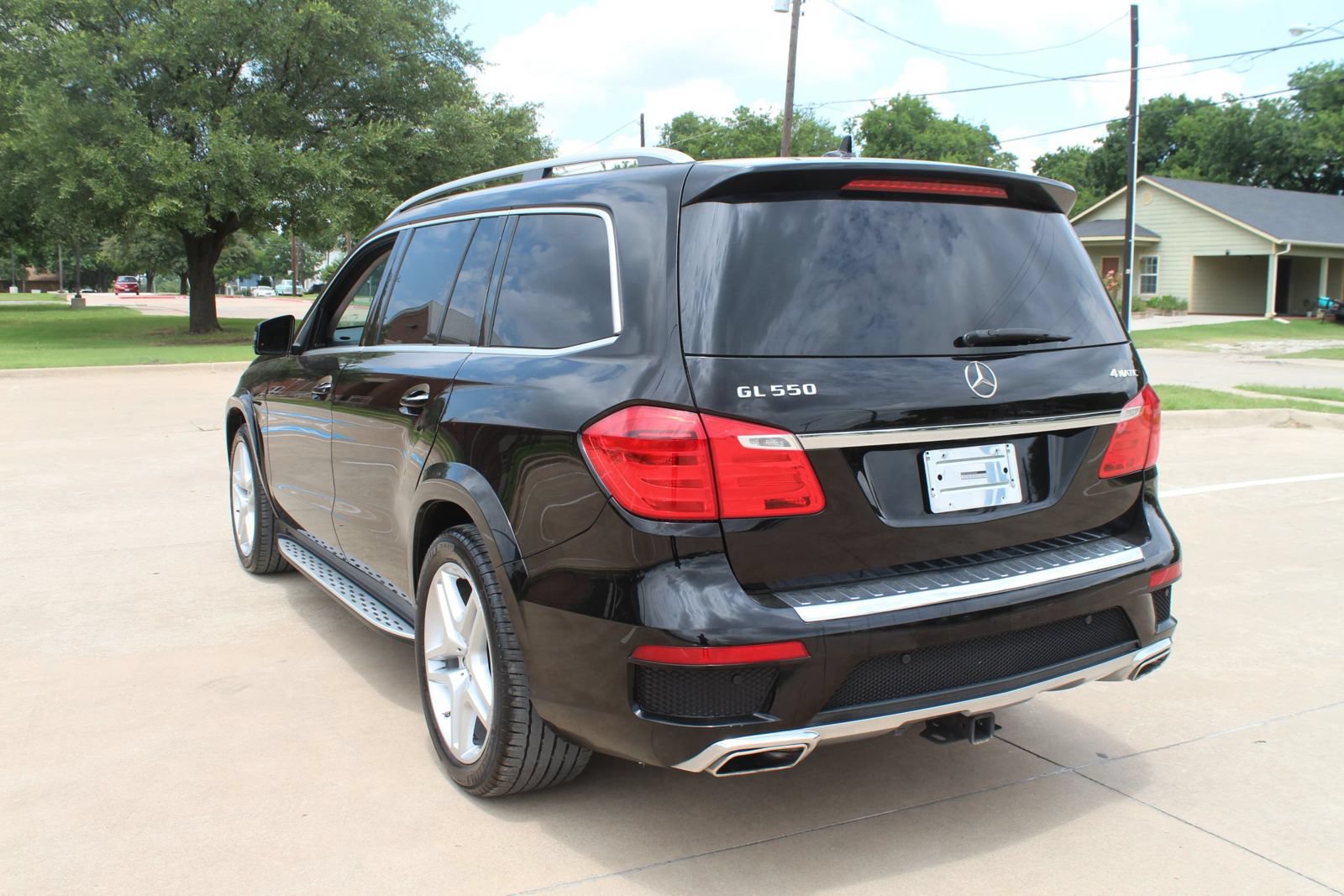 Used 2014 Mercedes-Benz GL 550 4MATIC w/ Driver Assistance Package image 11