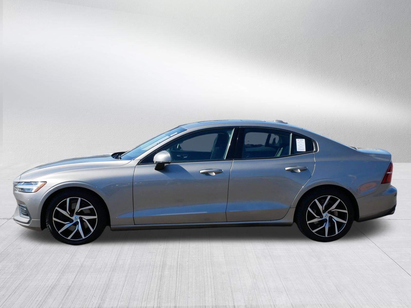 Used 2019 Volvo S60 T6 Momentum w/ Premium Package image 4