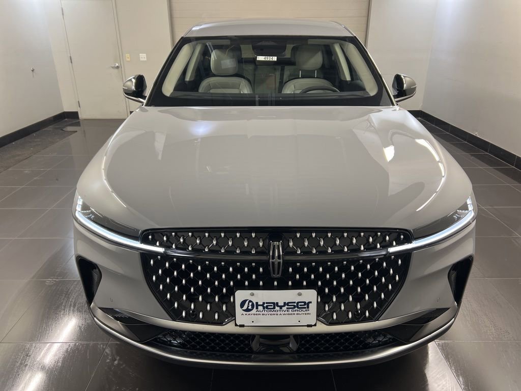 Used 2026 Lincoln Nautilus Premier image 2