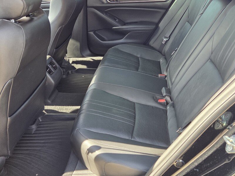 Used 2020 Honda Accord Touring image 12