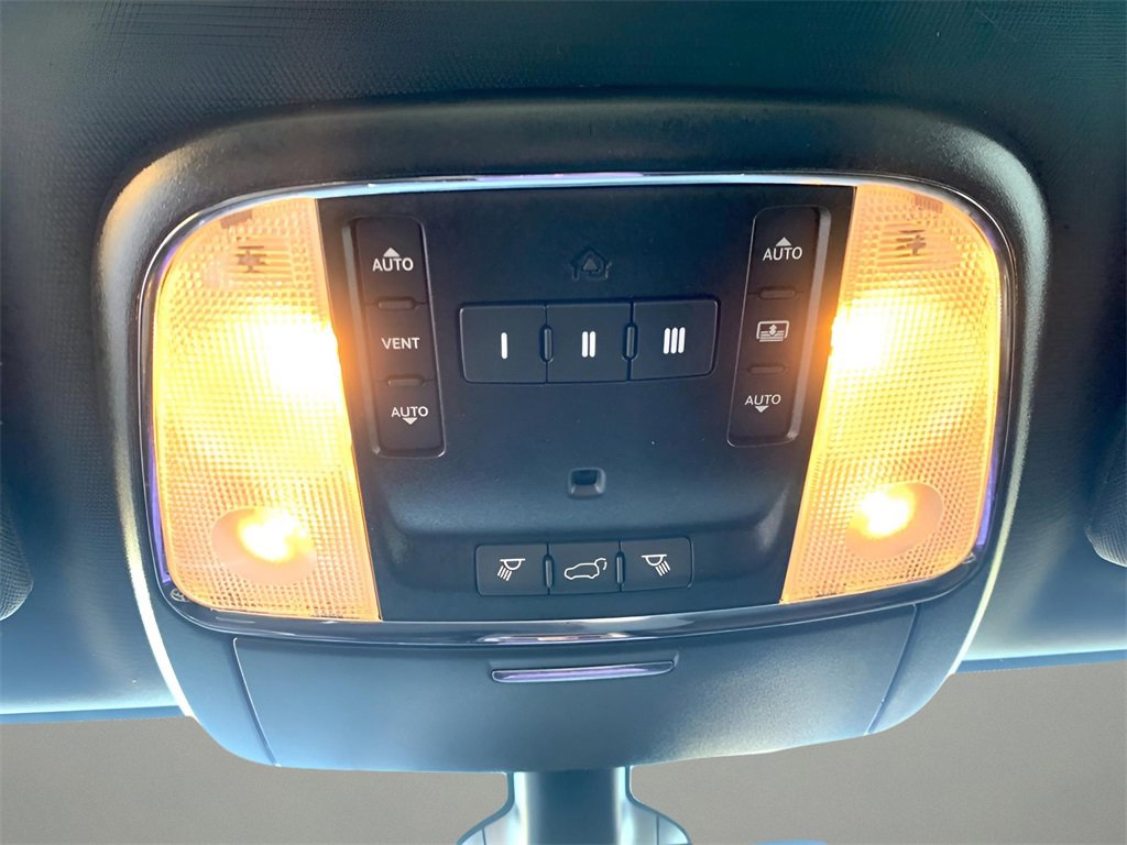 Used 2020 Jeep Grand Cherokee Limited w/ Luxury Group II image 42