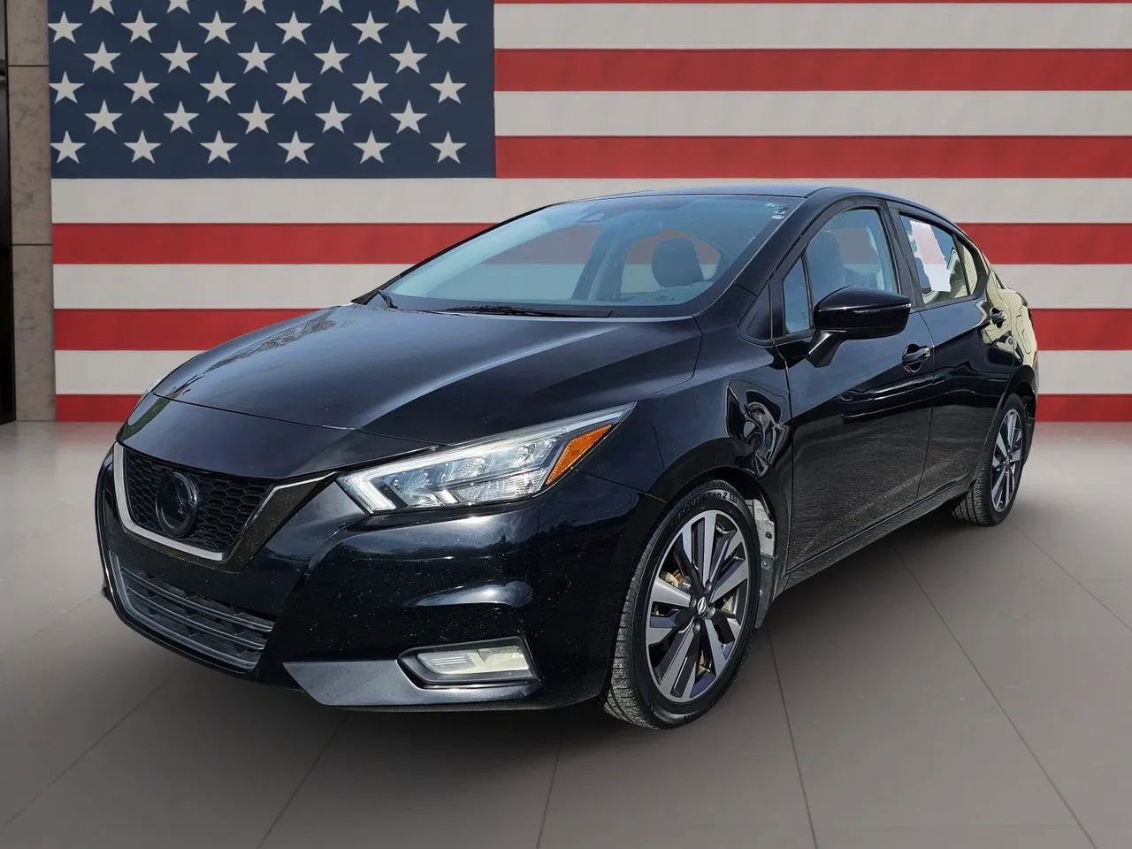 Used 2020 Nissan Versa SR image 3