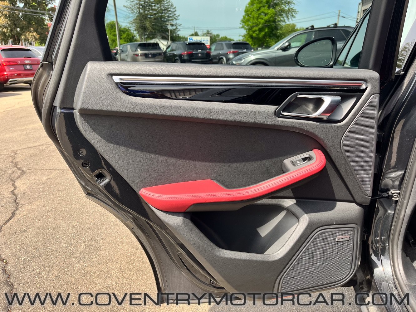 Used 2022 Porsche Macan AWD/4WD image 38