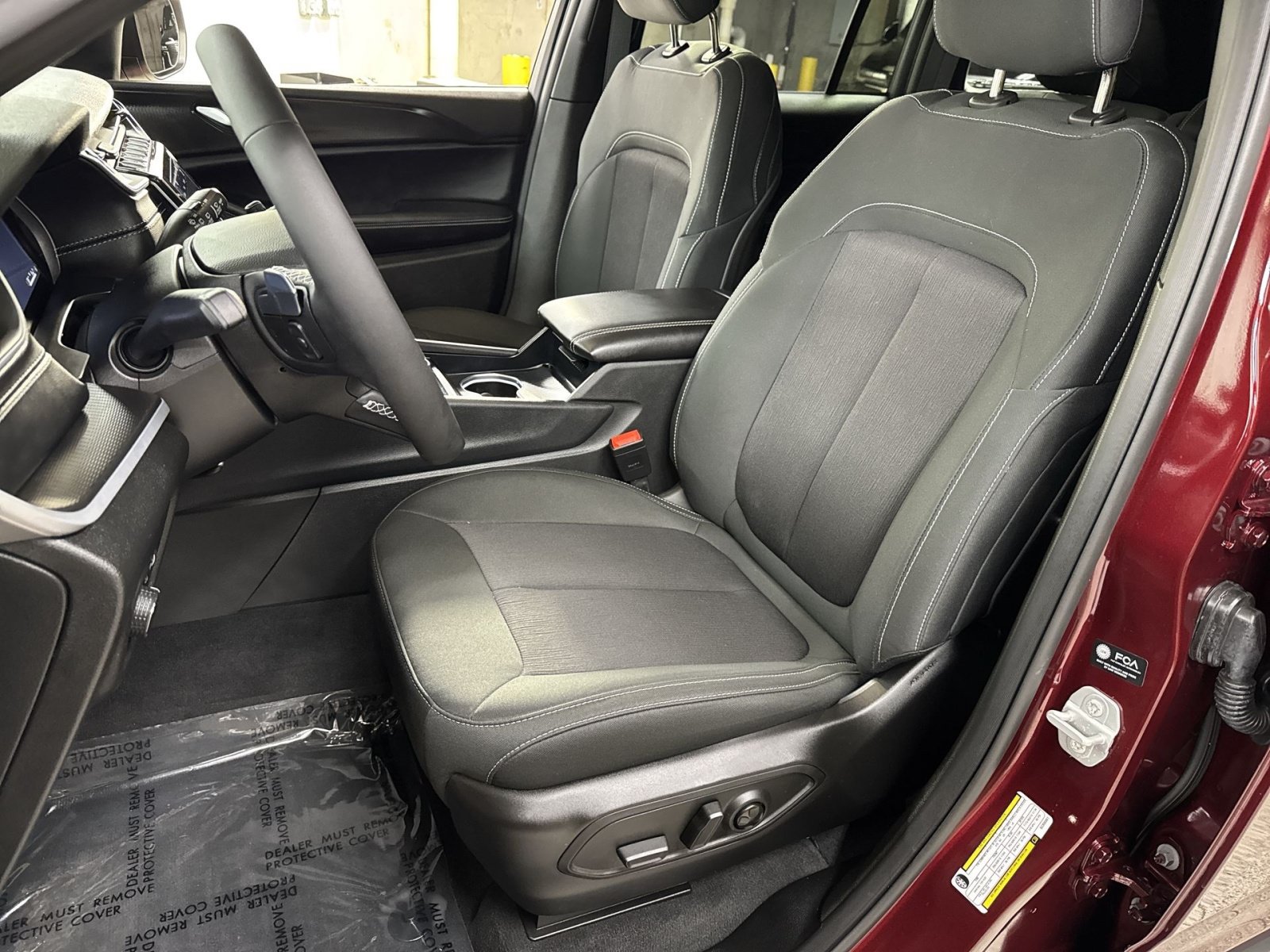 Used 2025 Jeep Grand Cherokee Laredo AWD/4WD image 25