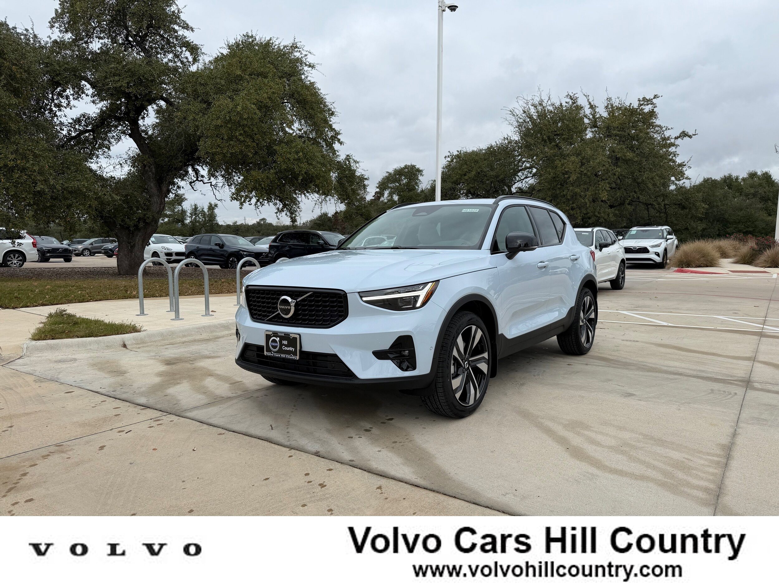 New 2026 Volvo XC40 B4 Plus w/ Protection Package Premier