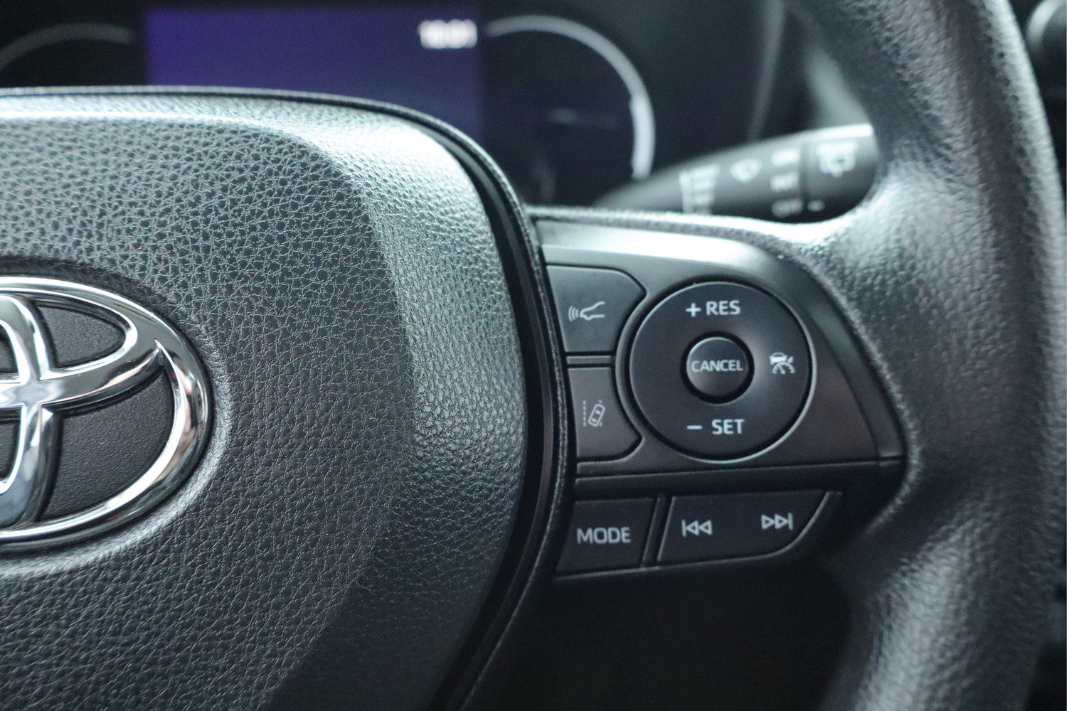 Used 2024 Toyota RAV4 LE AWD/4WD image 19