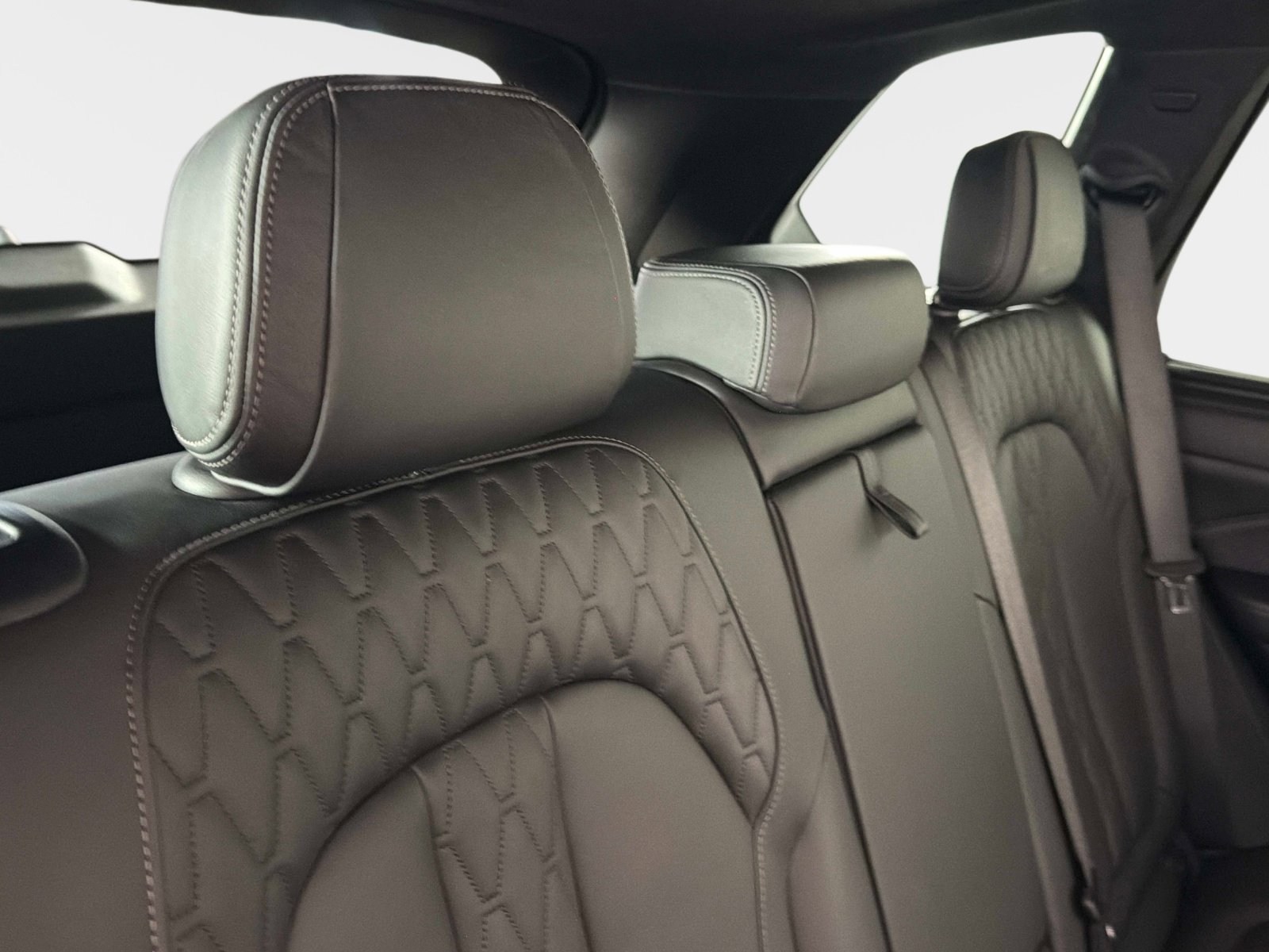 Used 2021 BMW X5 M50i w/ Executive Package image 27