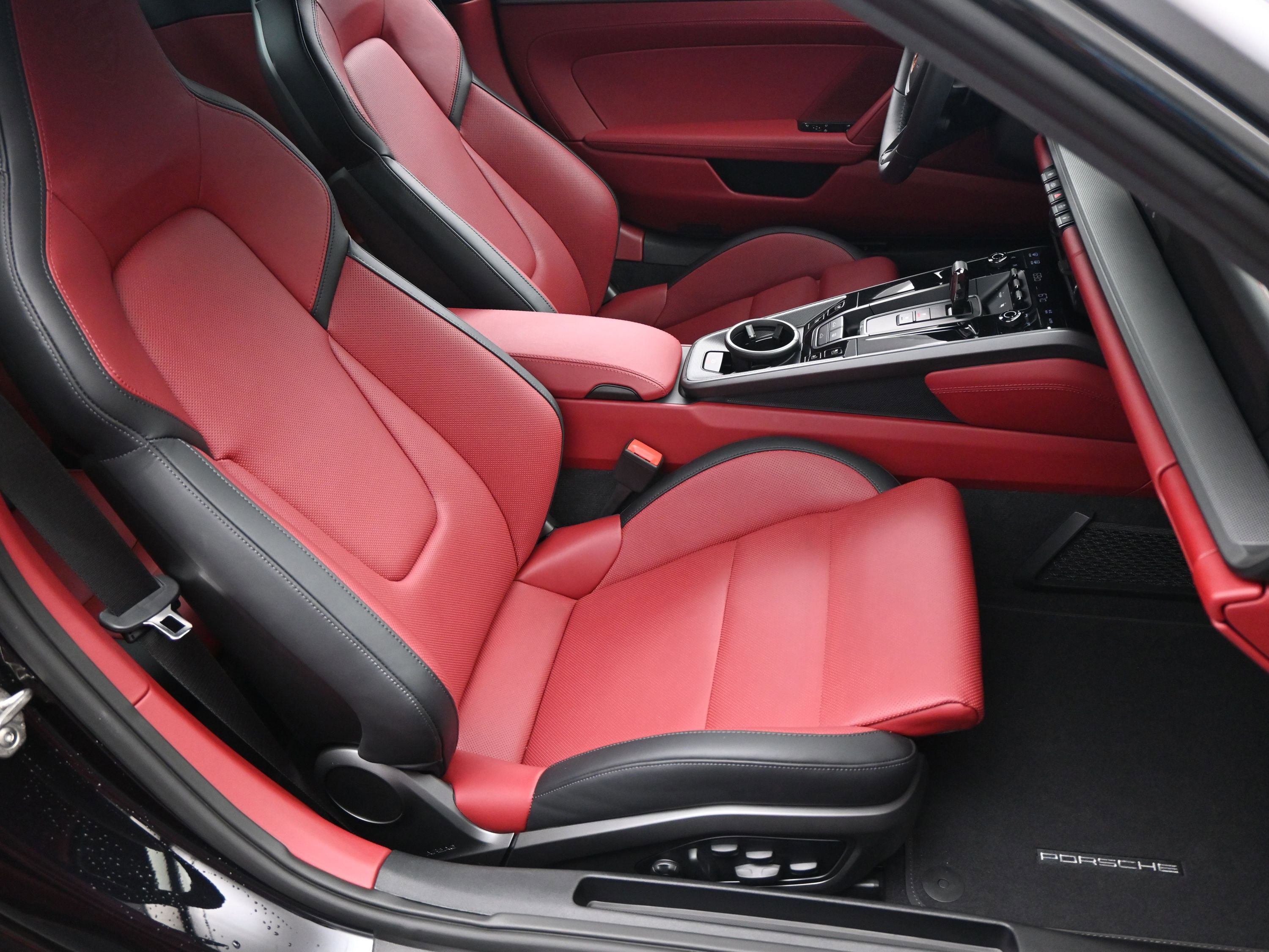 Certified 2025 Porsche 911 Carrera image 12