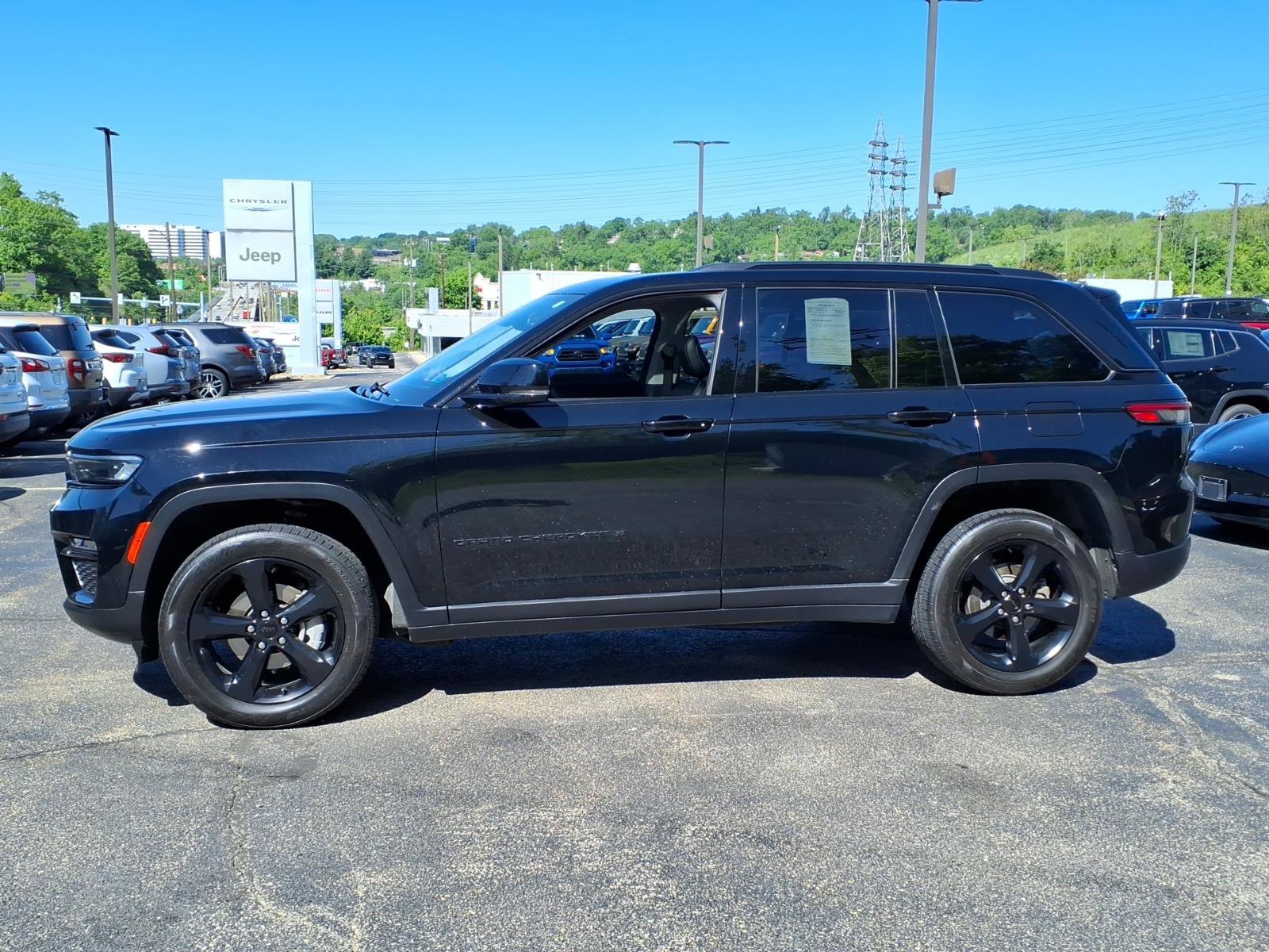 Used 2023 Jeep Grand Cherokee Limited w/ Black Appearance Package AWD/4WD image 2