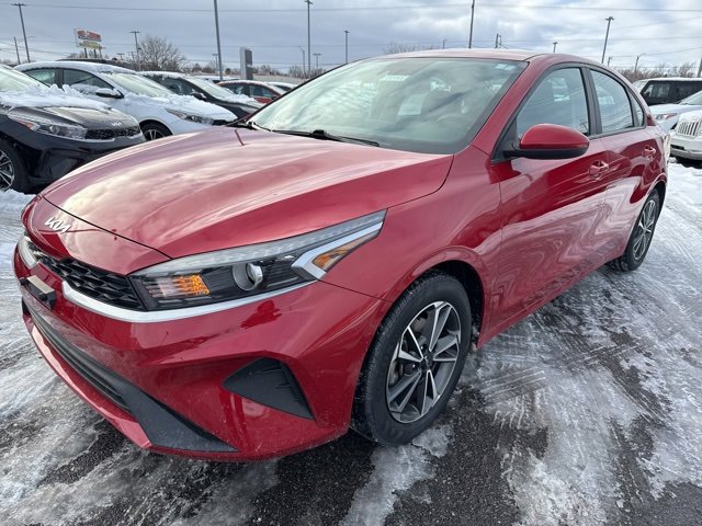 Used 2023 Kia Forte LXS image 3