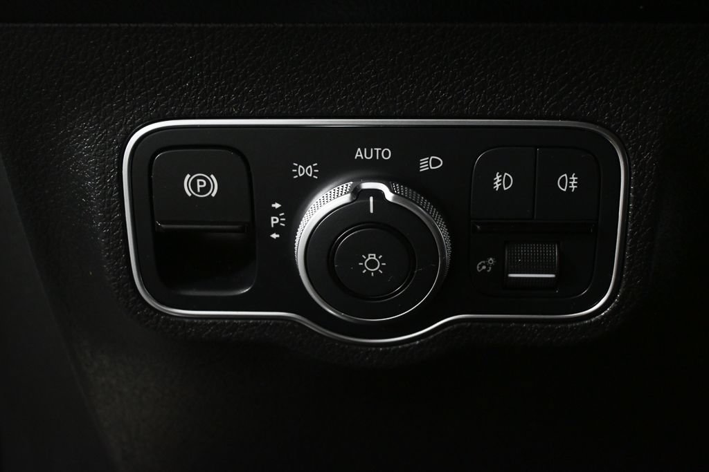 Certified 2022 Mercedes-Benz GLB 250 4MATIC image 9