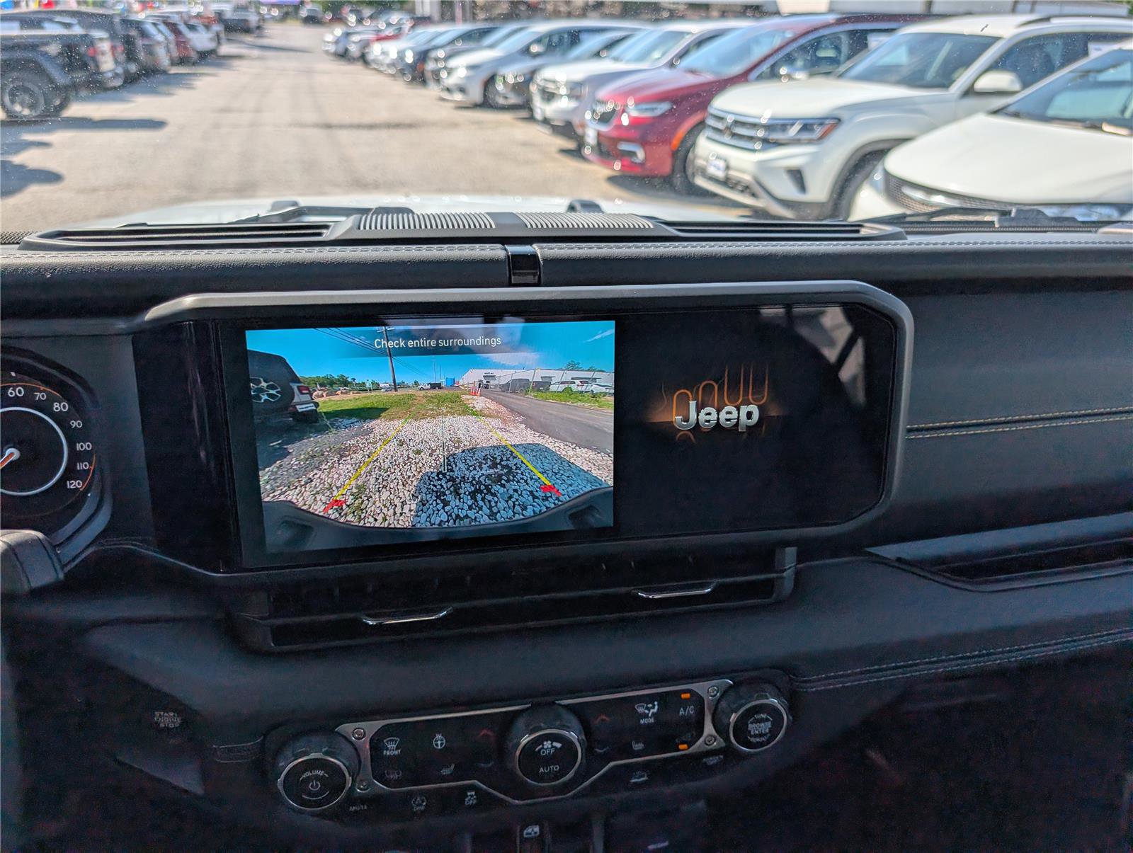Used 2025 Jeep Gladiator Sport AWD/4WD image 27