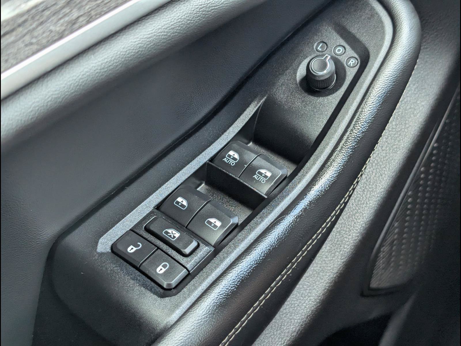 Used 2024 Jeep Grand Cherokee Limited RWD image 25