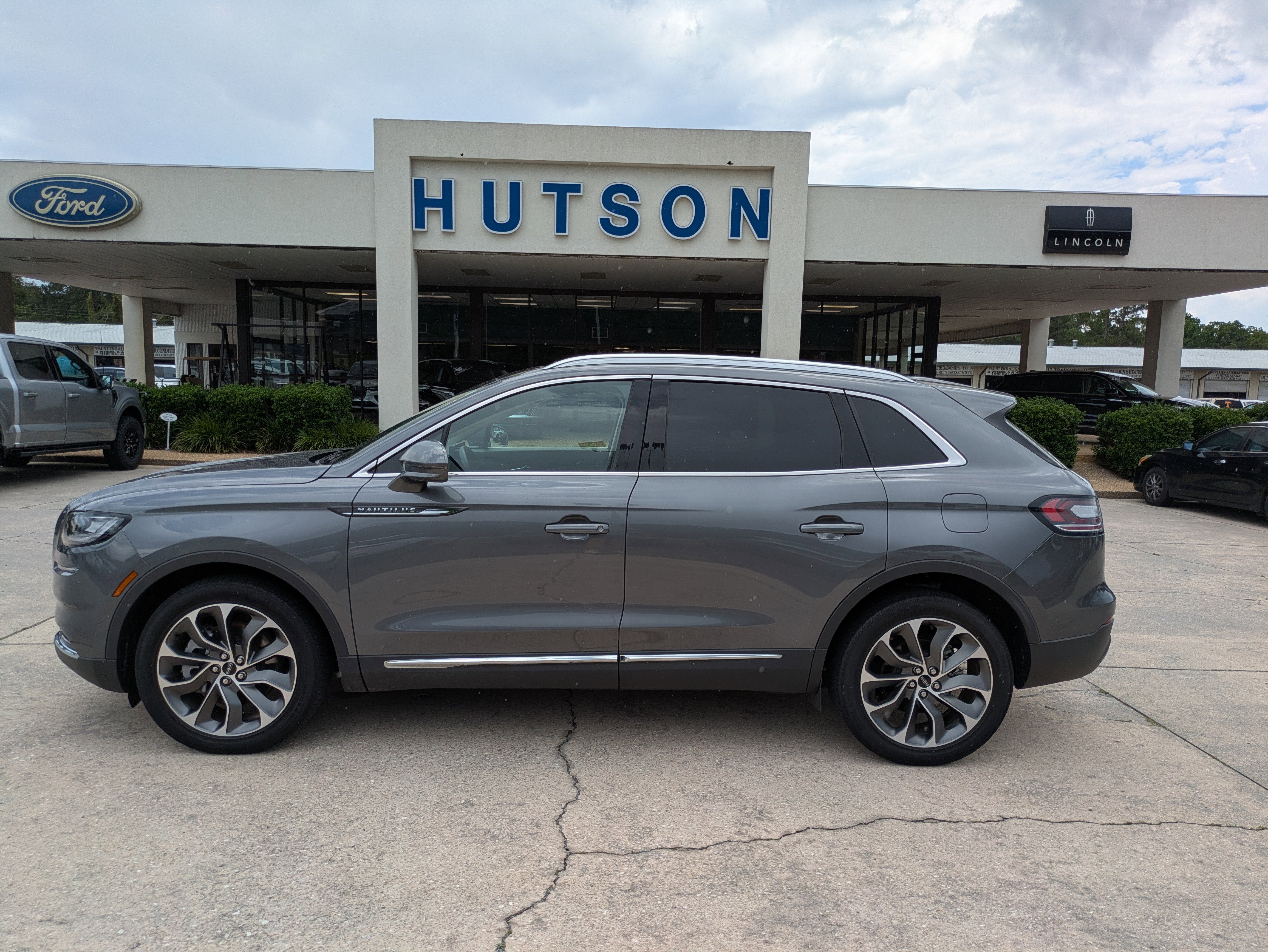 Used 2022 Lincoln Nautilus Reserve w/ Cargo Utility Package image 1