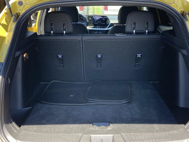 Used 2024 Chevrolet Trax RS w/ Sunroof Package FWD image 21