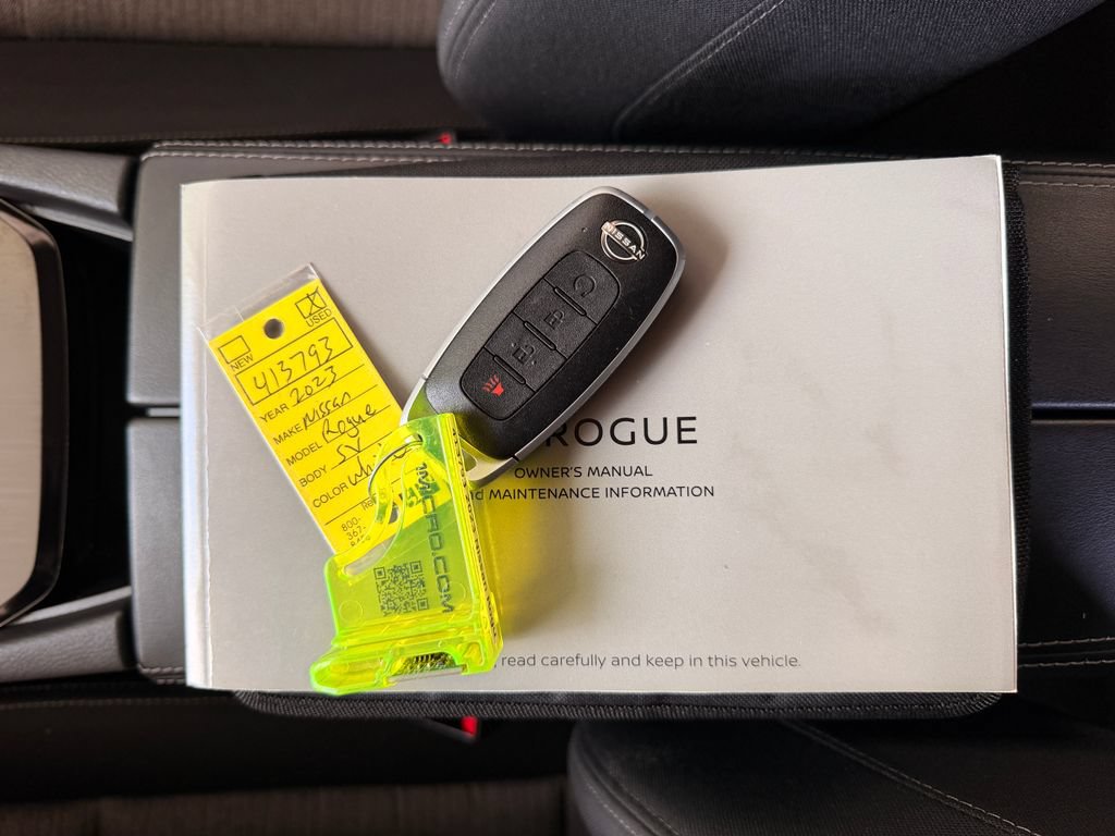 Used 2023 Nissan Rogue SV FWD image 34