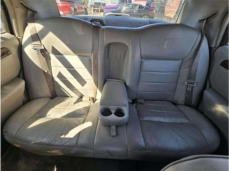 Used 1999 Lincoln Town Car Executive image 18