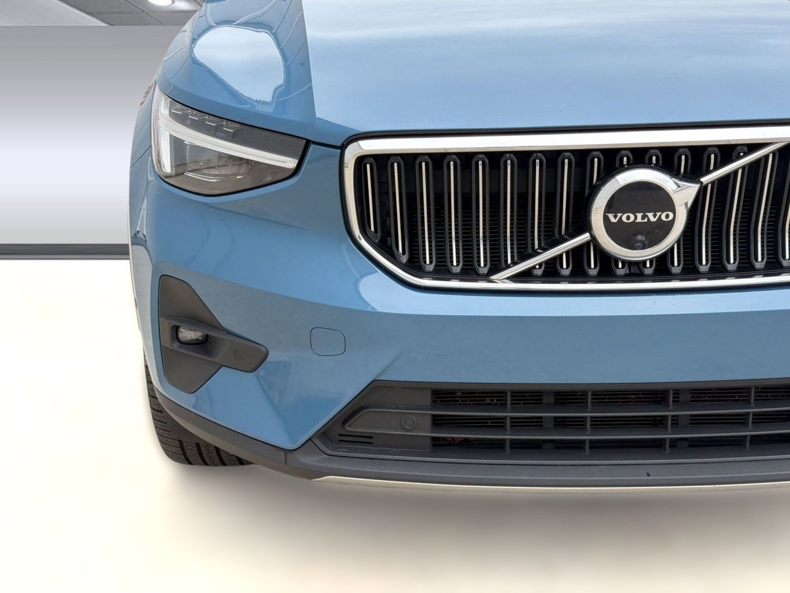 Certified 2023 Volvo XC40 B5 Ultimate w/ Protection Package Premier image 29