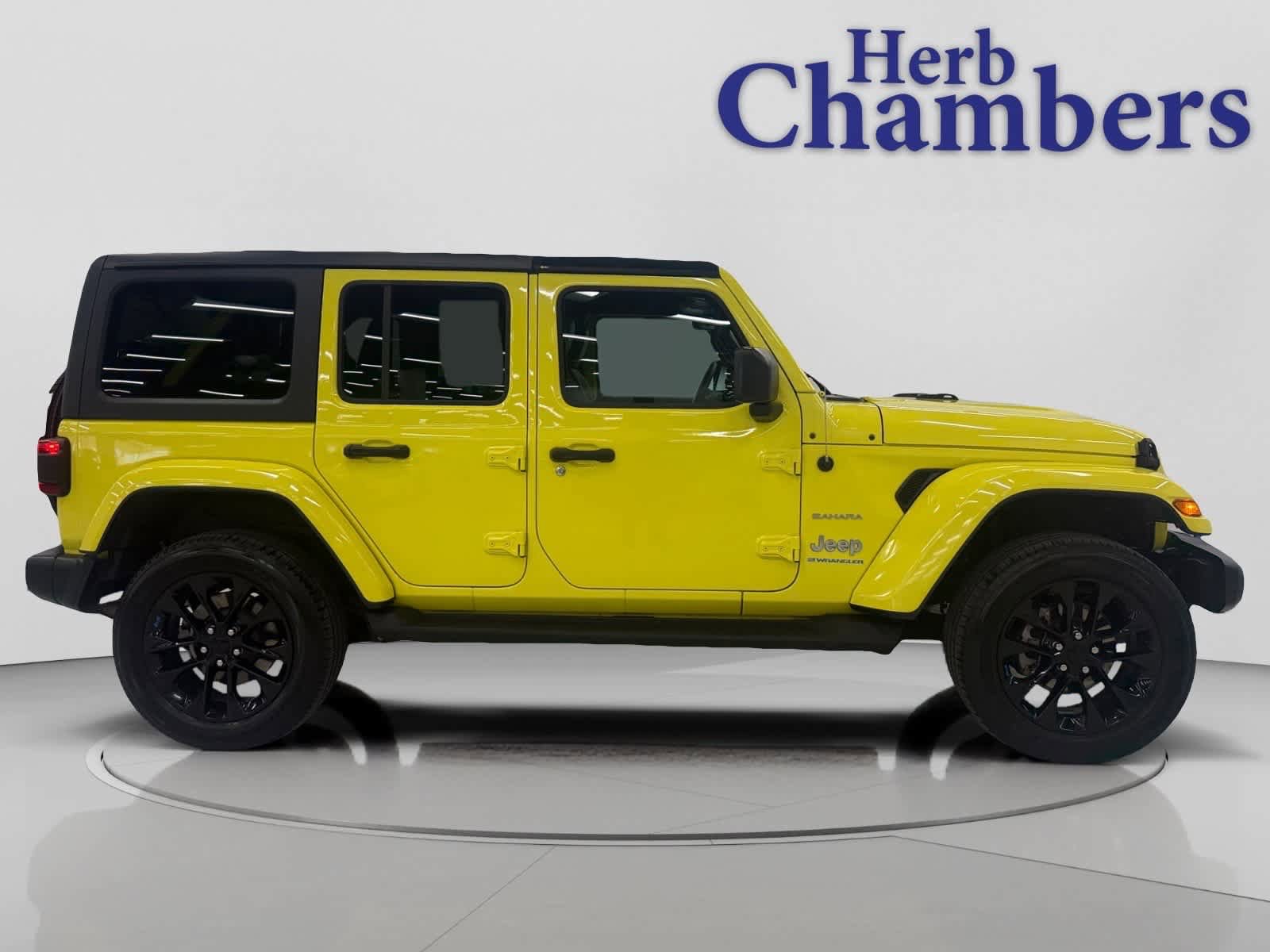Used 2023 Jeep Wrangler Unlimited Sahara w/ Cold Weather Group AWD/4WD image 10
