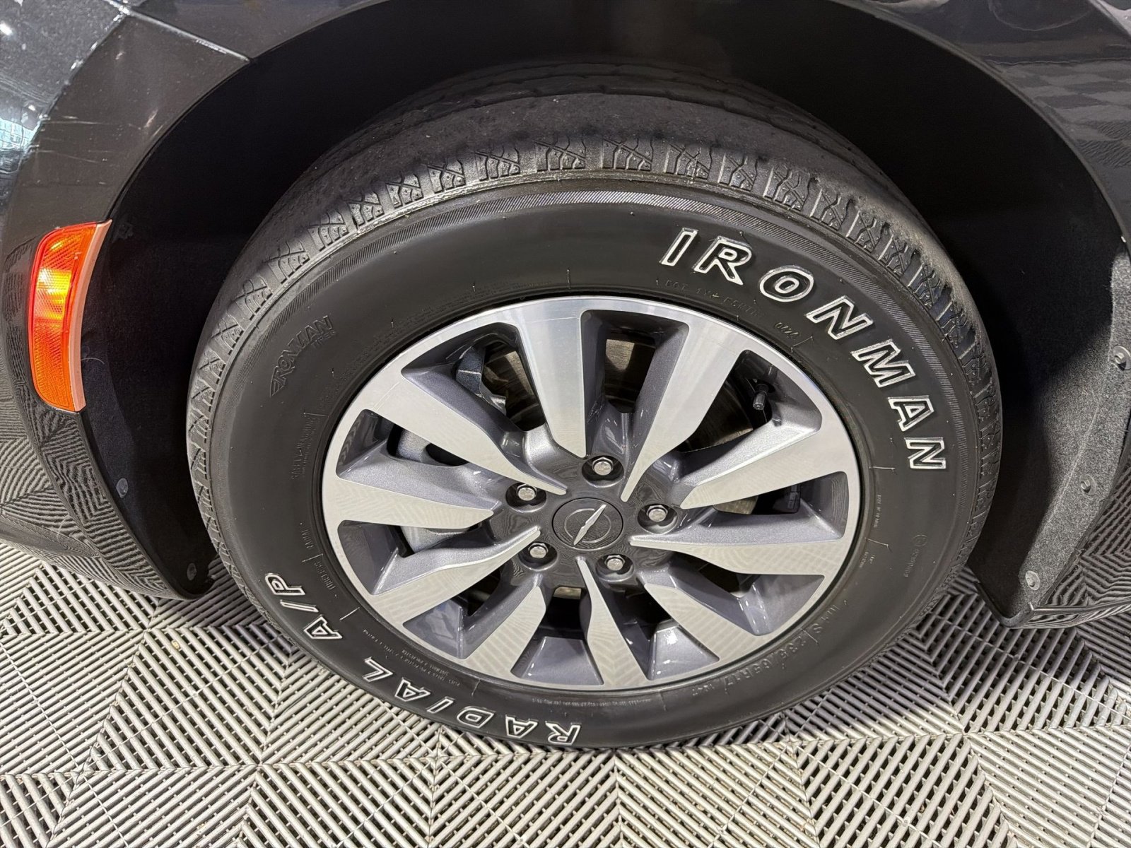 Used 2023 Chrysler Pacifica Touring-L image 17