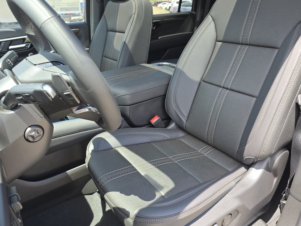 New 2026 Chevrolet Suburban High Country AWD/4WD image 16