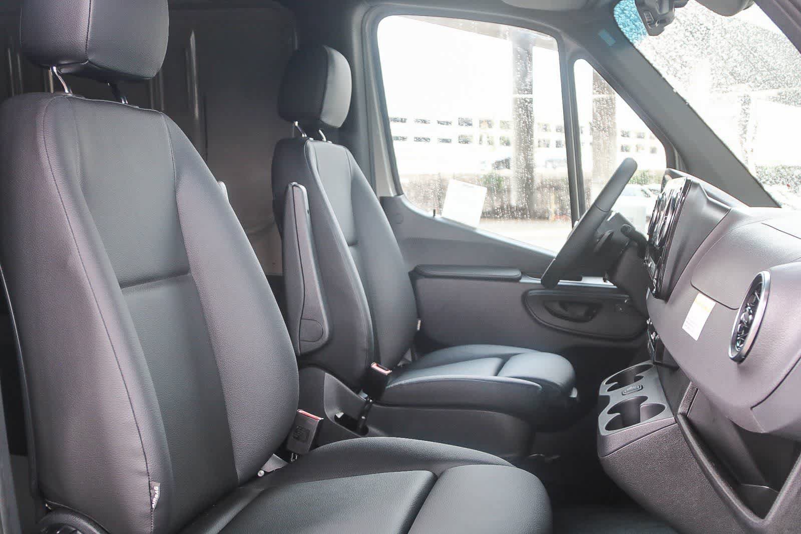 Used 2024 Mercedes-Benz Sprinter 2500 image 15