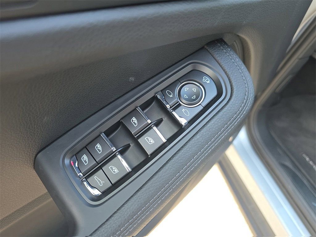 Certified 2025 Porsche Macan image 25