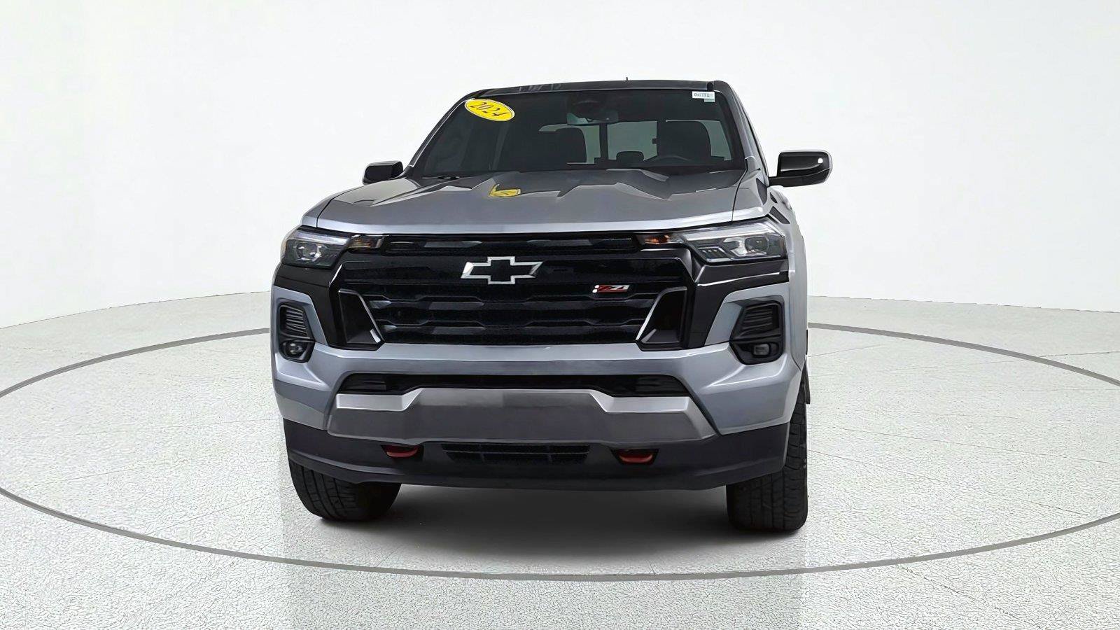 Used 2024 Chevrolet Colorado Z71 w/ Z71 Convenience Package 2 AWD/4WD image 2