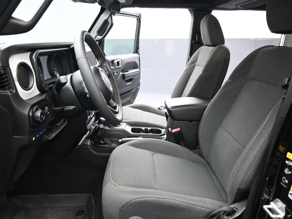 Used 2024 Jeep Wrangler Unlimited AWD/4WD image 10