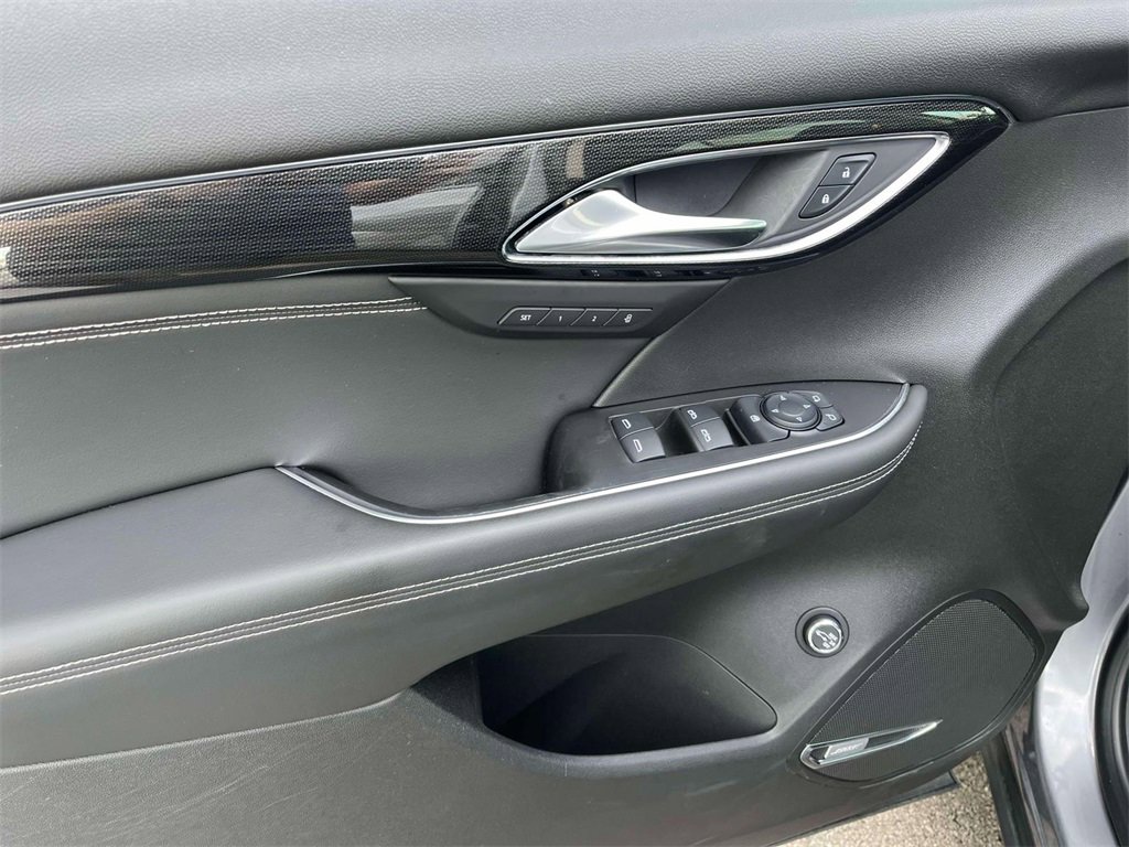 Used 2021 Buick Envision Essence w/ Technology Package I image 24