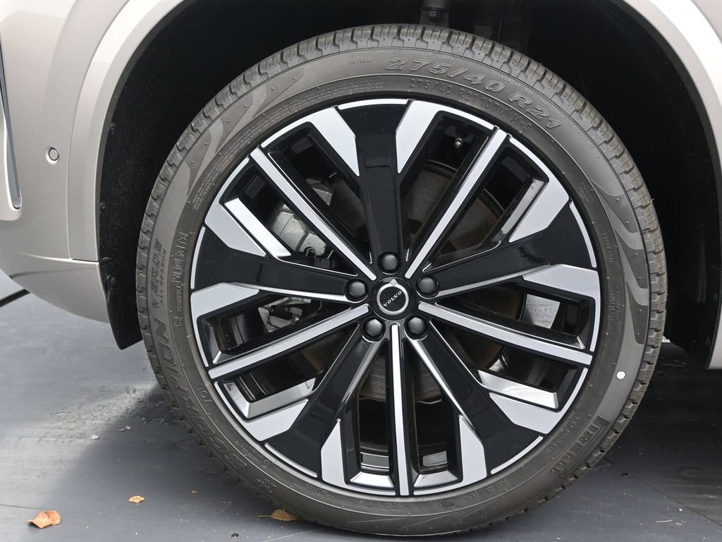 New 2026 Volvo XC90 T8 Plus w/ Protection Package Premier AWD/4WD image 9