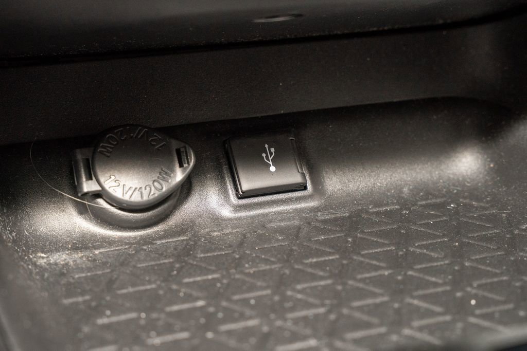 Used 2022 Toyota RAV4 XLE image 17