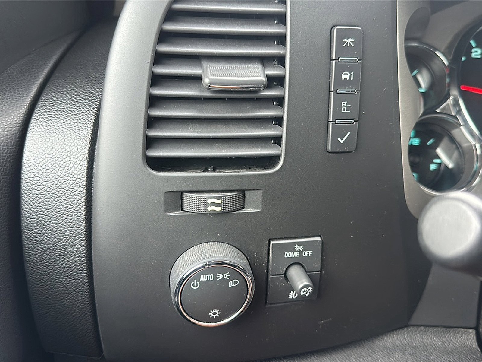 Used 2013 Chevrolet Silverado 1500 LT w/ All-Star Edition AWD/4WD image 27