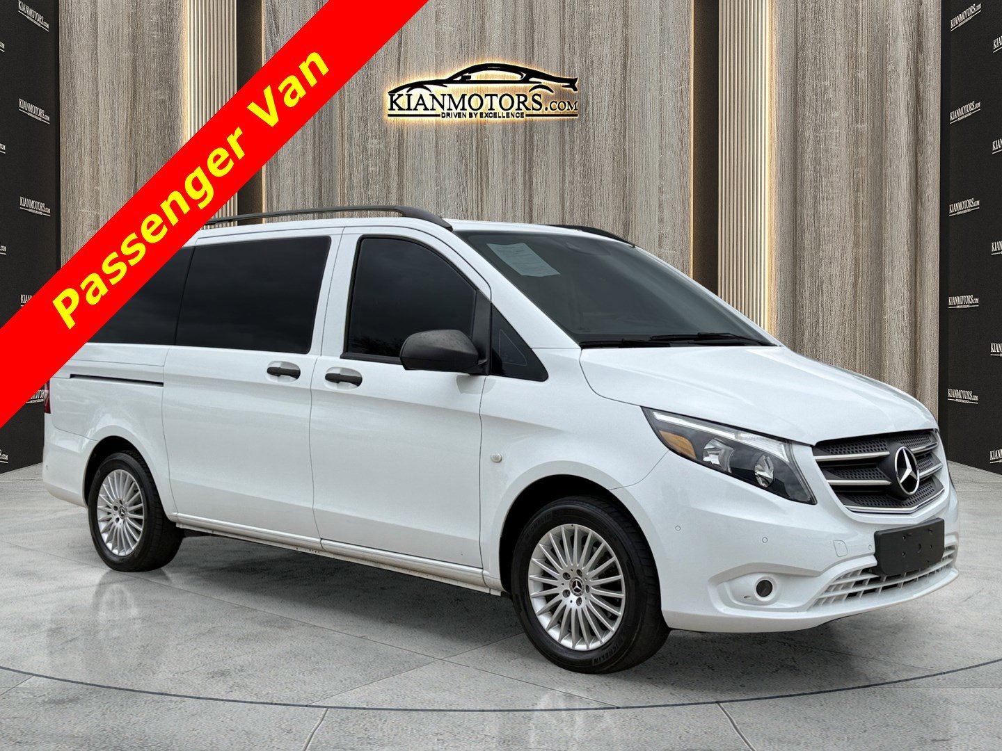 Used 2018 Mercedes-Benz Metris Passenger image 1