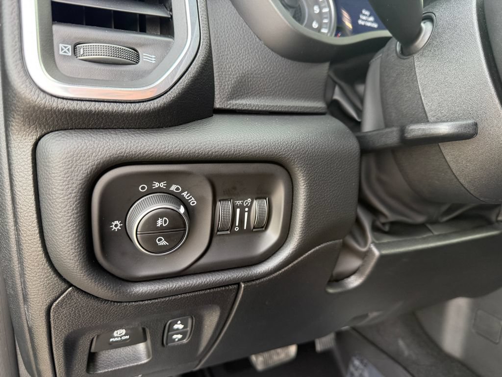 New 2026 RAM 1500 Laramie w/ Sport Appearance Package AWD/4WD image 23