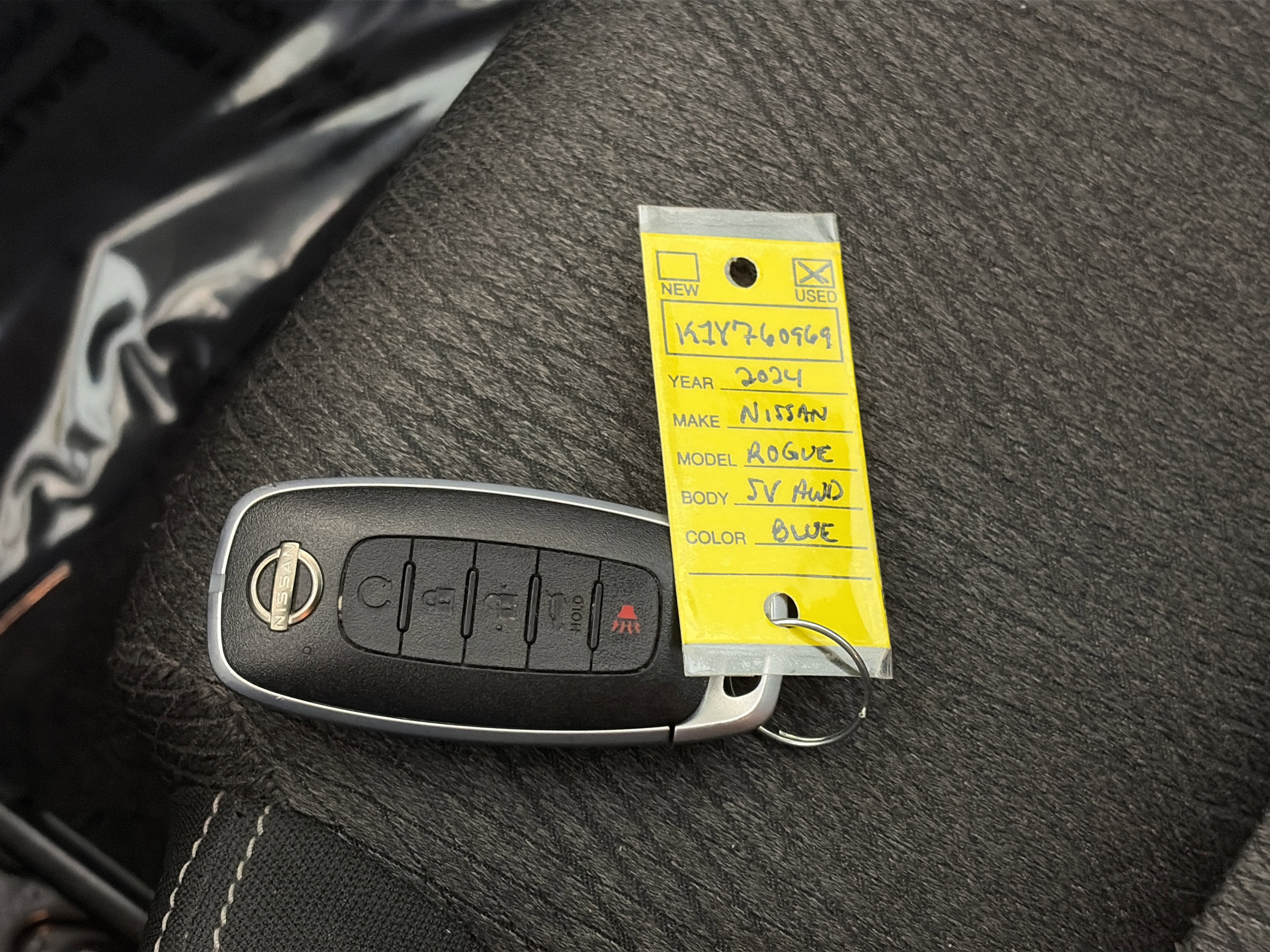Used 2024 Nissan Rogue SV image 30