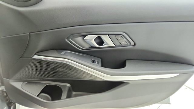 Used 2025 BMW 330i xDrive Sedan image 24