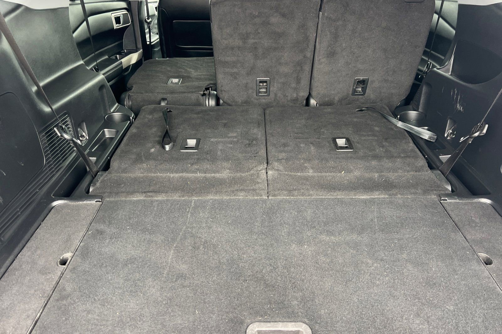 Used 2023 Ford Explorer XLT w/ Equipment Group 202A RWD image 13