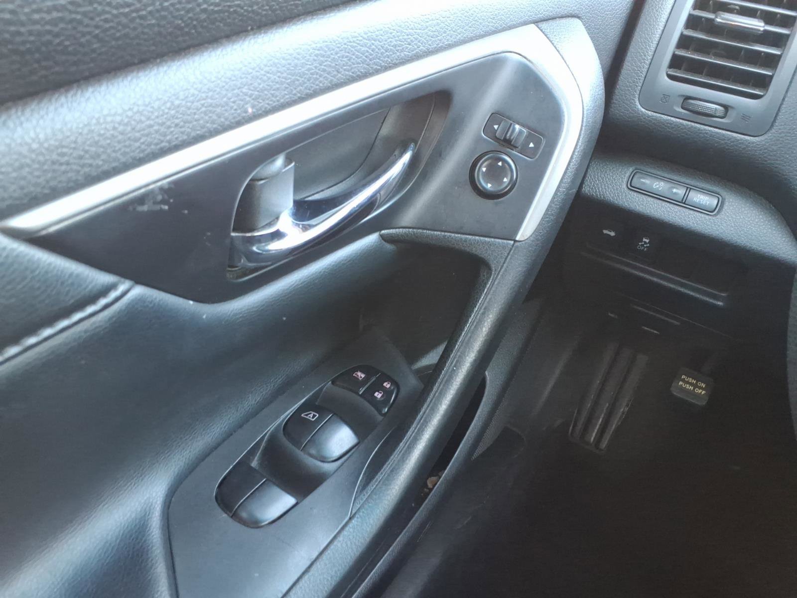 Used 2015 Nissan Altima 2.5 S w/ Special Edition Package image 19