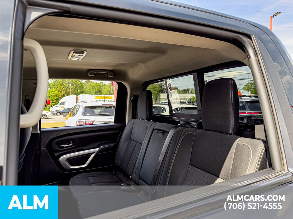 Used 2018 Nissan Titan SV w/ SV Convenience Package AWD/4WD image 16