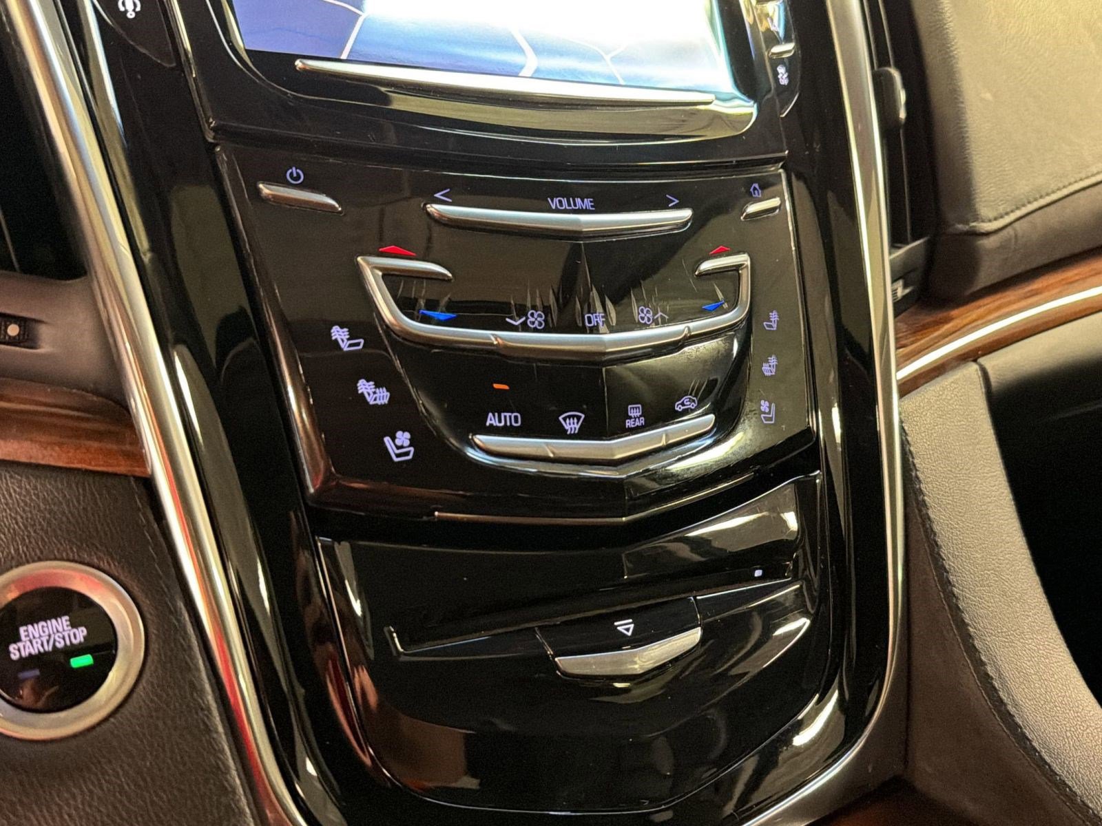 Used 2015 Cadillac Escalade Luxury image 18