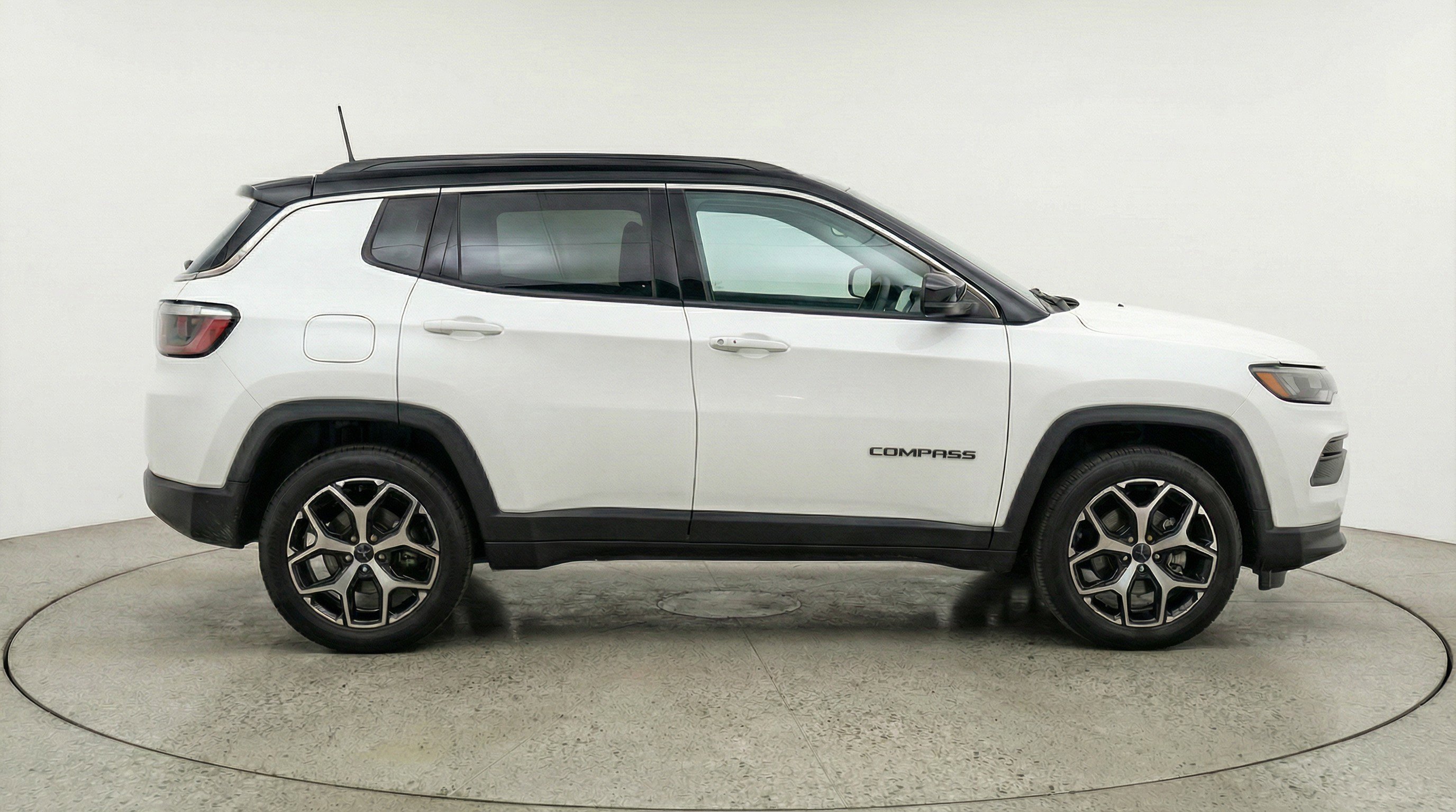 Used 2025 Jeep Compass Limited AWD/4WD image 11
