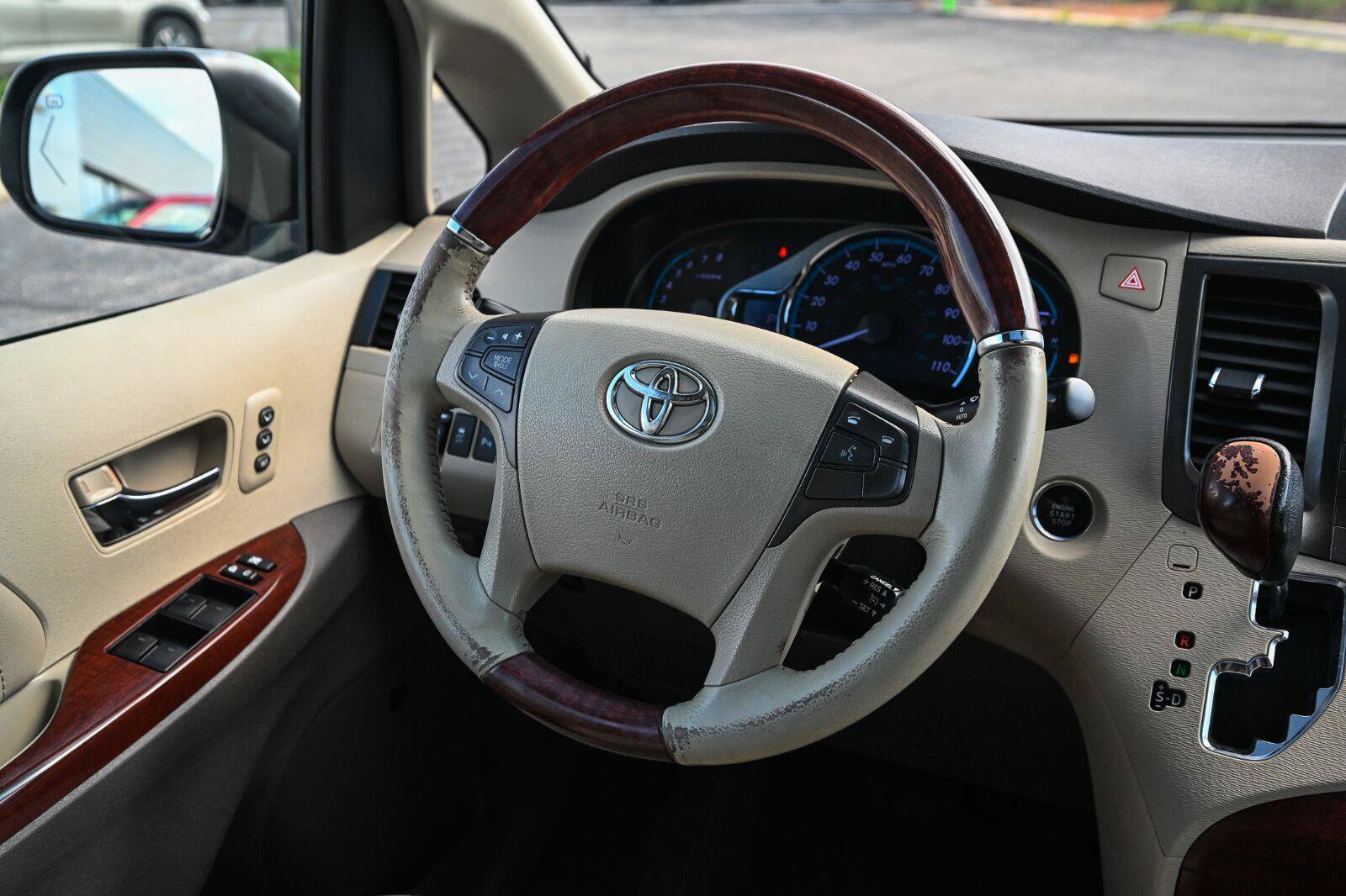 Used 2011 Toyota Sienna Limited w/ Premium Pkg FWD image 33
